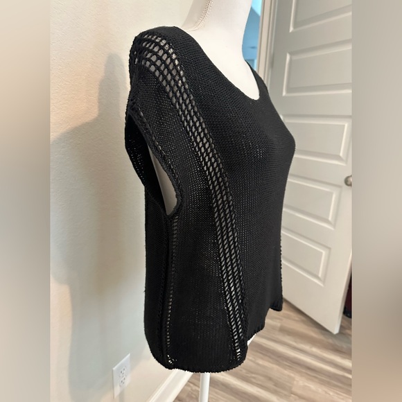 Bundle of 2 Guess Sweaters Size Small - Picture 11 of 15